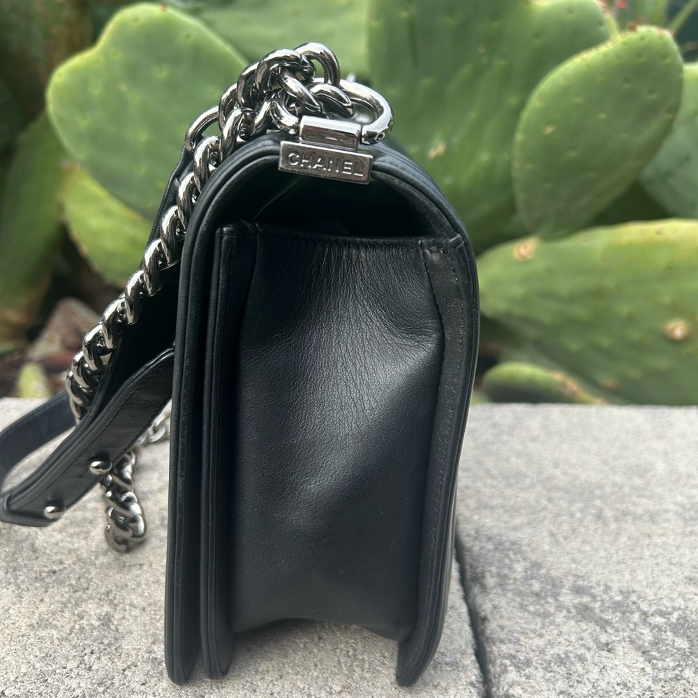 Chanel Chevron Boy Bag - Picture 4 of 13